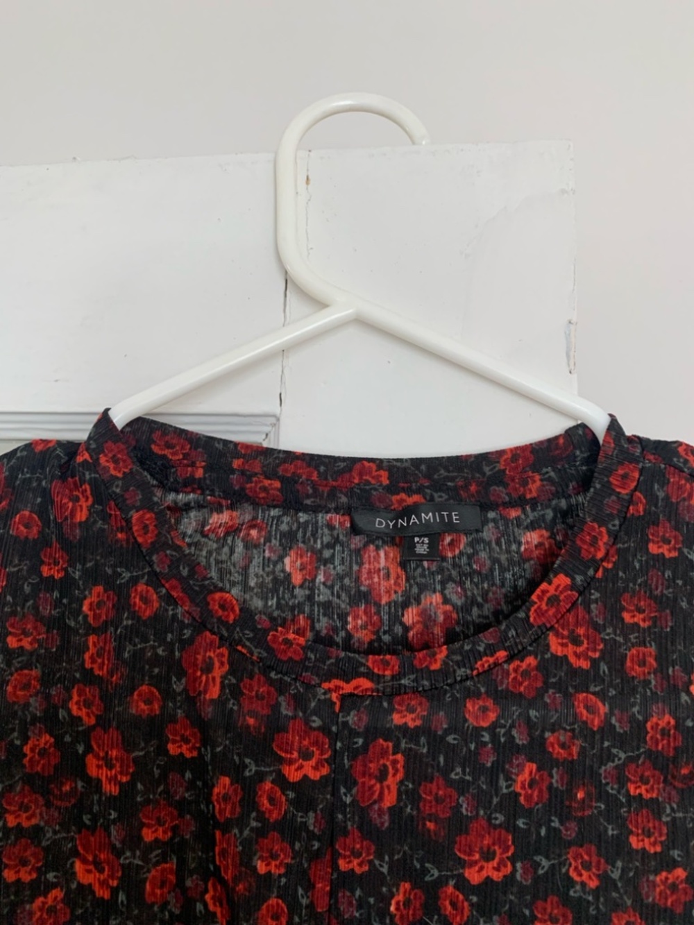 Dynamite Rose Pattern Crop Top - Picture 2 of 2